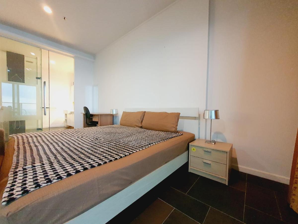 Sea View Apartment In Pattaya Bagian luar foto