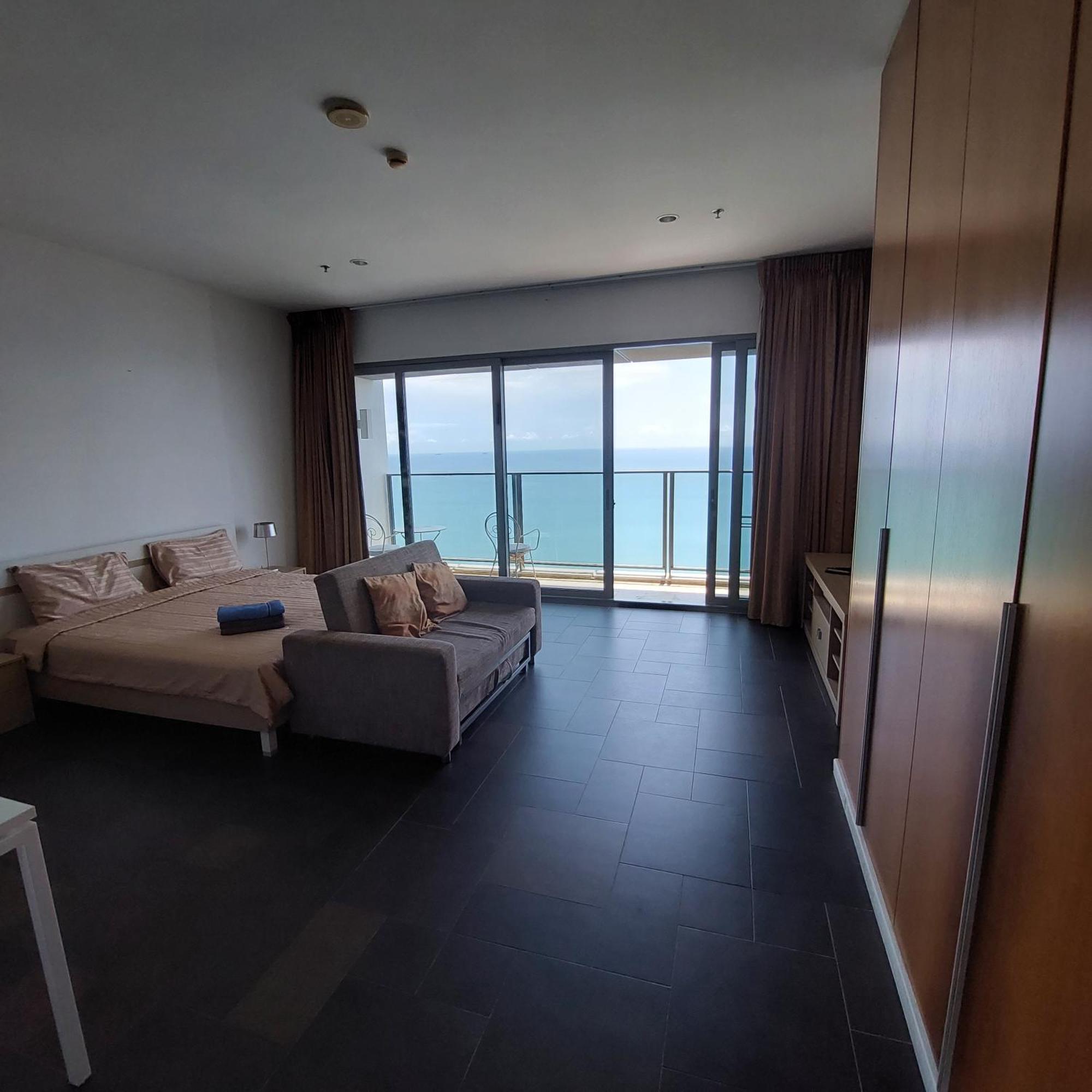 Sea View Apartment In Pattaya Bagian luar foto