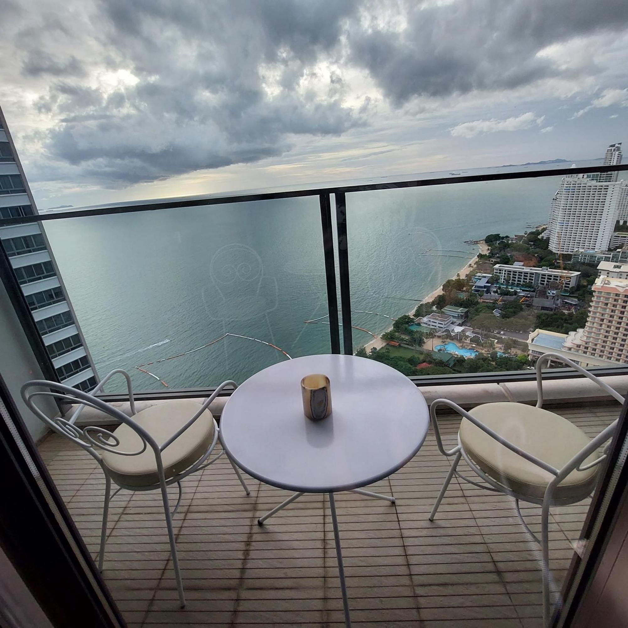 Sea View Apartment In Pattaya Bagian luar foto