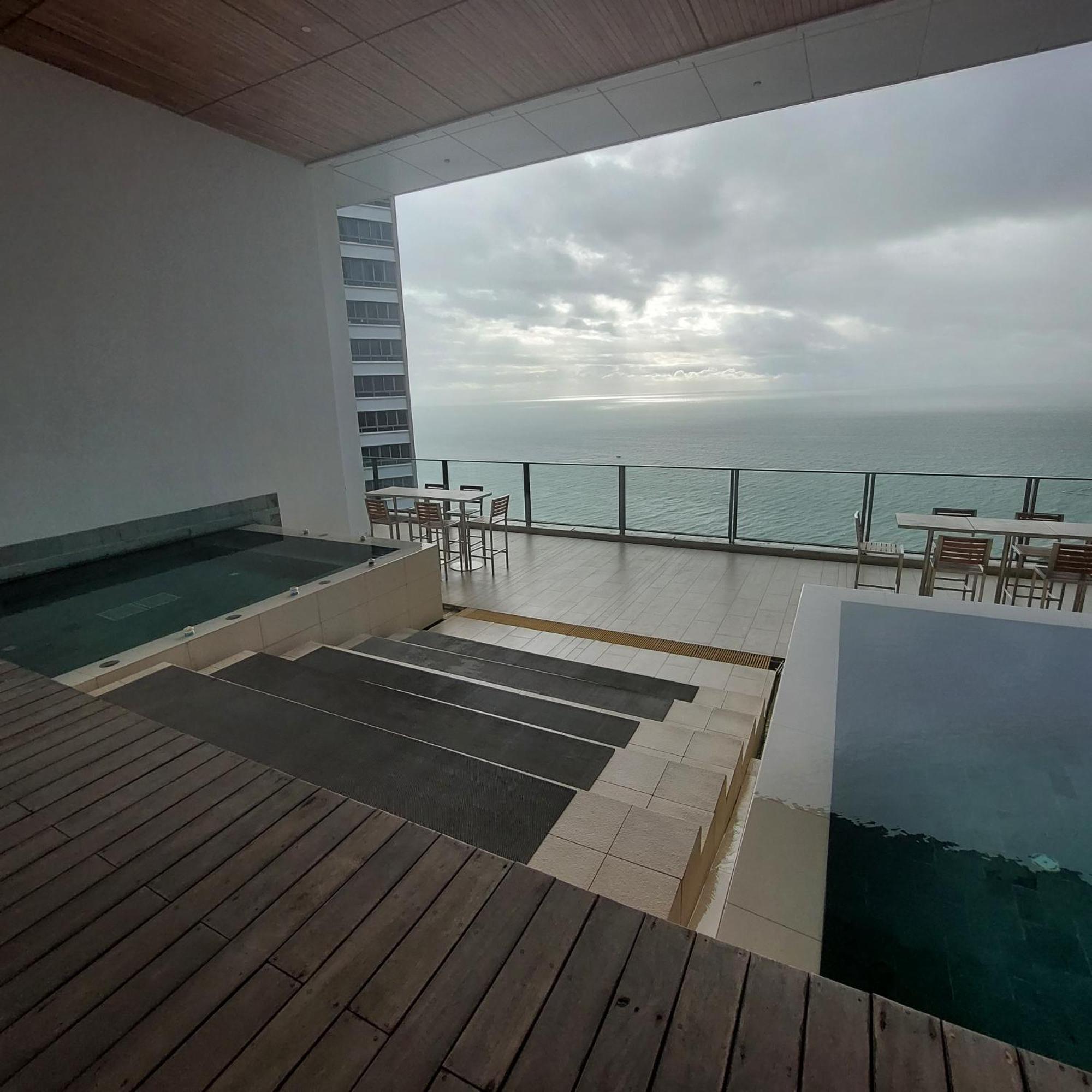 Sea View Apartment In Pattaya Bagian luar foto