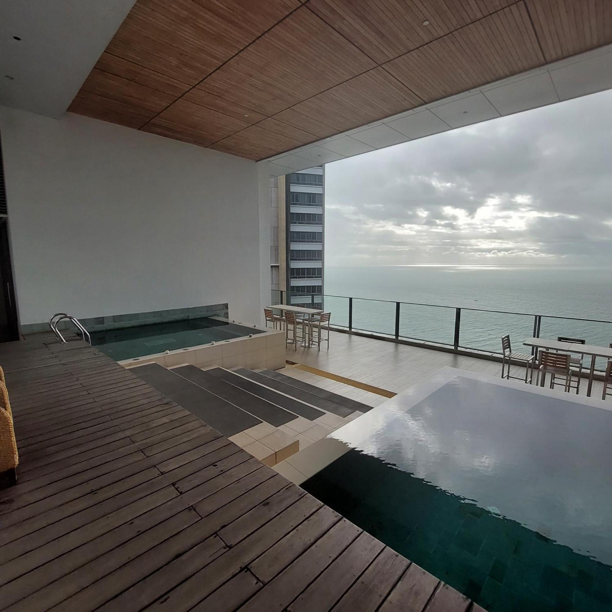Sea View Apartment In Pattaya Bagian luar foto