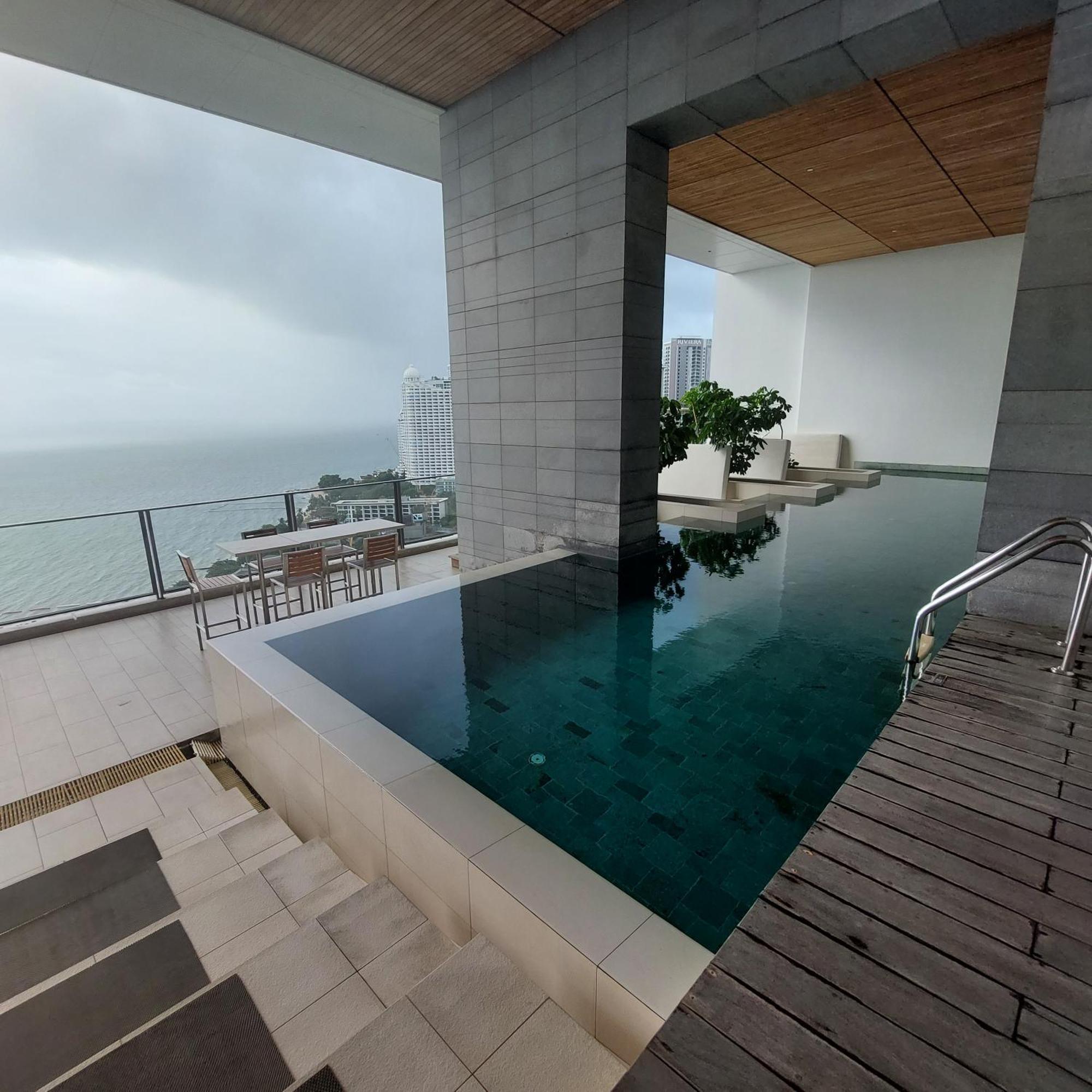 Sea View Apartment In Pattaya Bagian luar foto